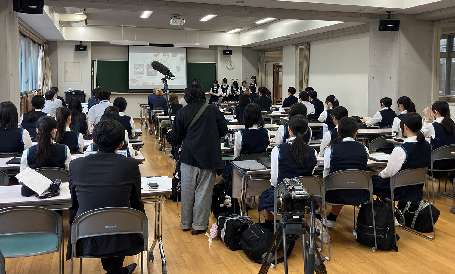 生徒も先生も本気のプレゼン！ 授業風景 3