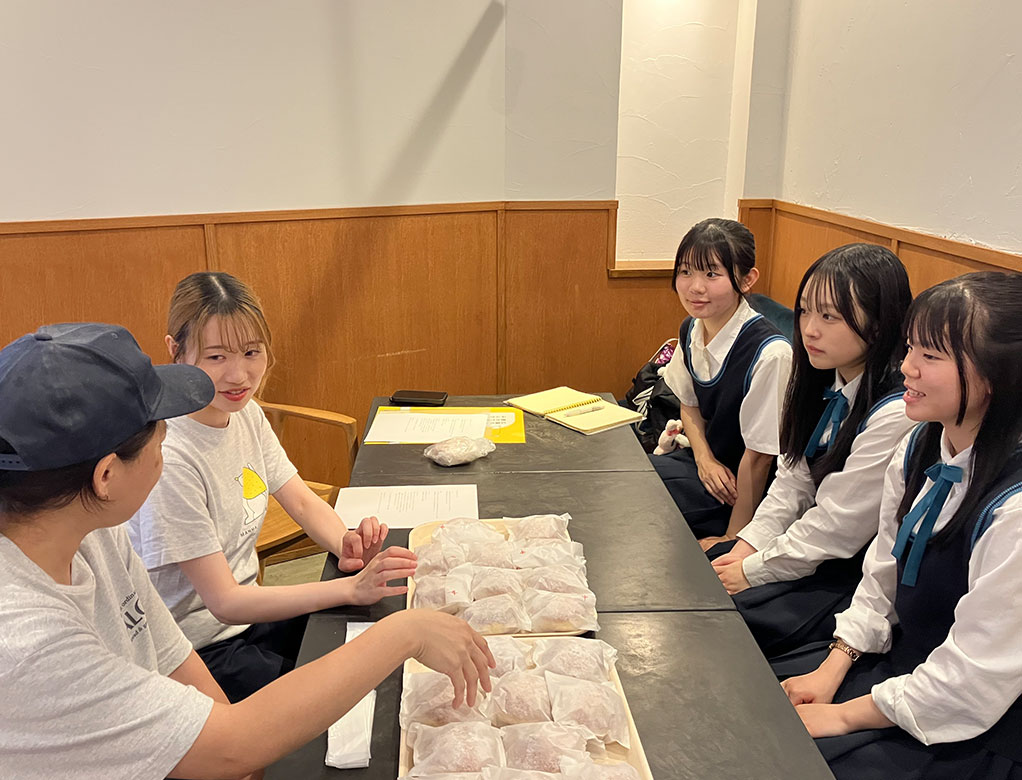 試食・打ち合わせの様子1